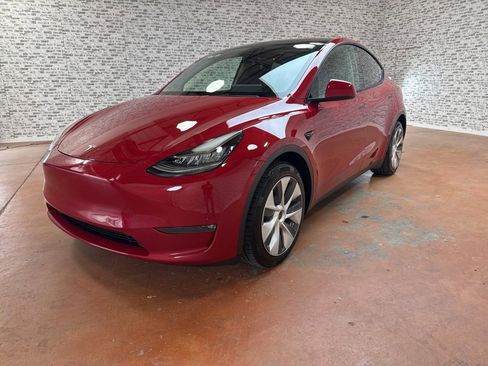 Used 2022 Tesla Model Y Long Range image 3