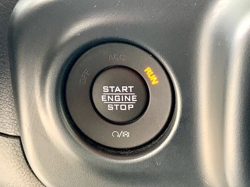 Used 2023 Jeep Gladiator Willys image 33