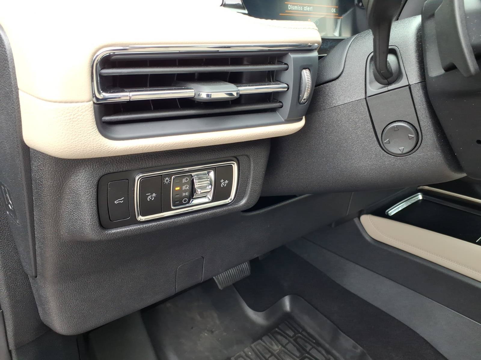 Used 2025 Lincoln Corsair AWD w/ Equipment Group 101A image 15