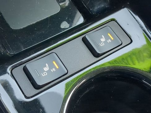 Used 2021 Toyota Prius XLE image 21