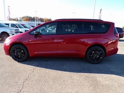 New 2026 Chrysler Pacifica Limited w/ S Appearance Package