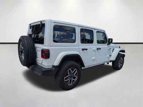 Used 2025 Jeep Wrangler Unlimited Sahara AWD/4WD image 5