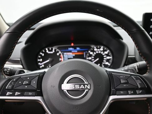 Used 2025 Nissan Altima 2.5 SR w/ SR Premium Package FWD image 12