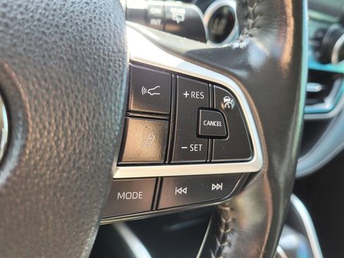 Used 2023 Toyota Highlander LE image 31