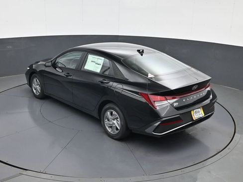 New 2026 Hyundai Elantra SE FWD image 19