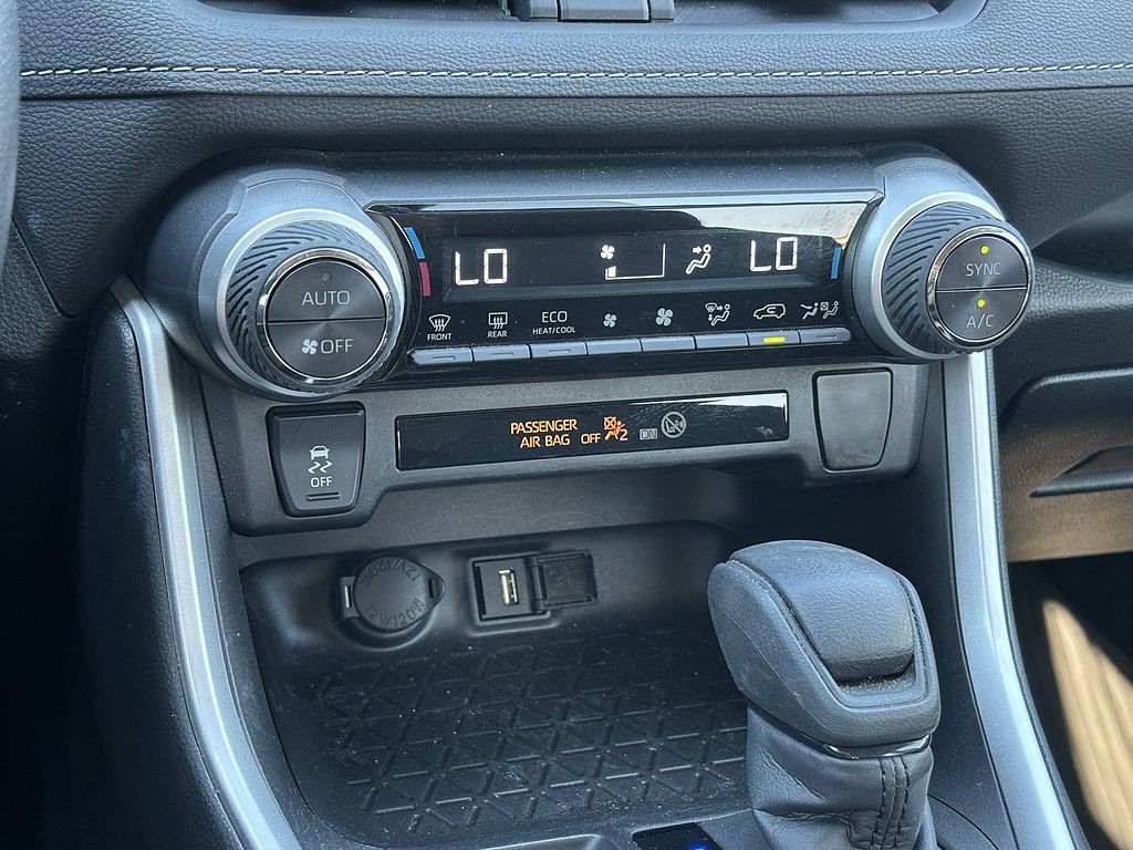 Used 2022 Toyota RAV4 XLE w/ Convenience Package AWD/4WD image 24