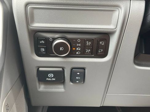 Used 2025 Ford F150 Lariat w/ Equipment Group 501A Mid AWD/4WD image 9