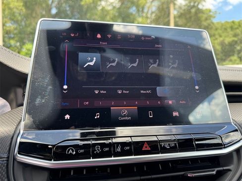 New 2025 Jeep Compass Limited w/ Sun & Sound Group image 29