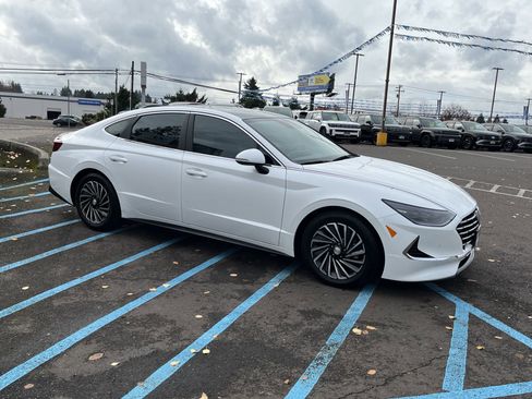 Used 2021 Hyundai Sonata Limited w/ Cargo Package image 7