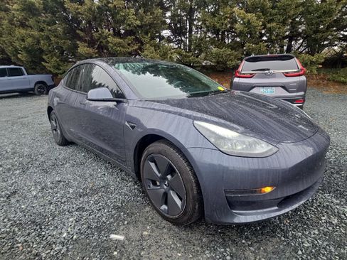 Used 2023 Tesla Model 3 Standard Range image 4