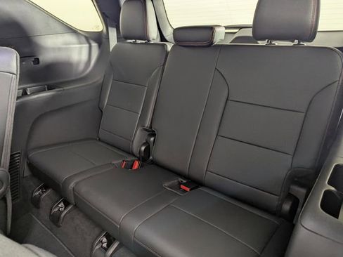 Used 2025 Chevrolet Traverse Z71 image 24