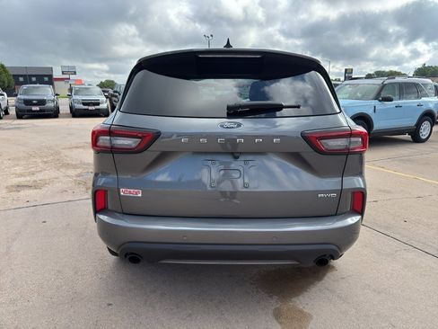 Used 2023 Ford Escape ST-Line w/ Tech Pack #1 AWD/4WD image 8