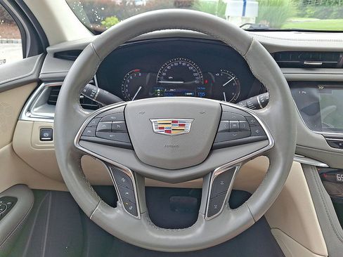 Used 2019 Cadillac XT5 Luxury AWD/4WD image 16
