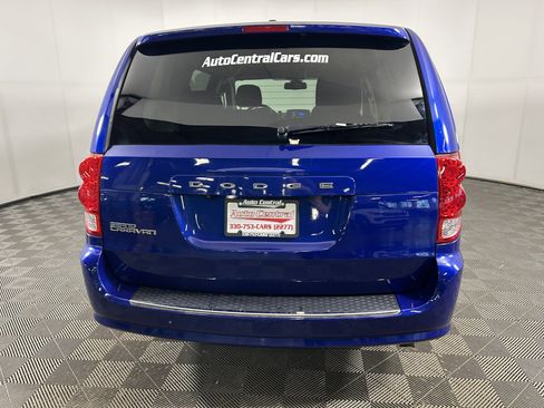 Used 2020 Dodge Grand Caravan SE w/ UConnect Hands-Free Group FWD image 3