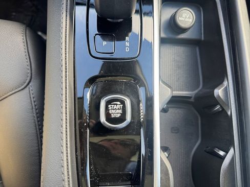 Used 2025 Volvo XC90 B5 Core w/ Protection Package Premier image 19