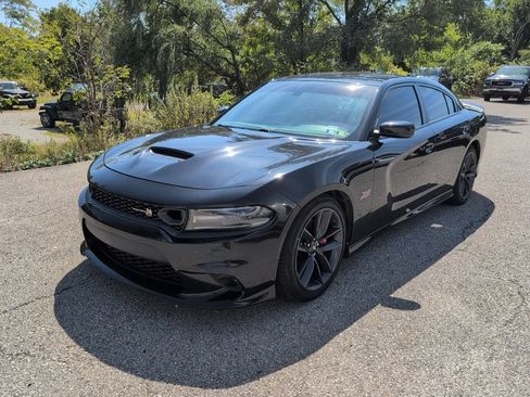 Used 2019 Dodge Charger Scat Pack w/ Plus Group RWD image 3