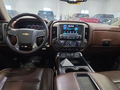 Used 2015 Chevrolet Silverado 1500 High Country w/ High Country Premium Package AWD/4WD image 4