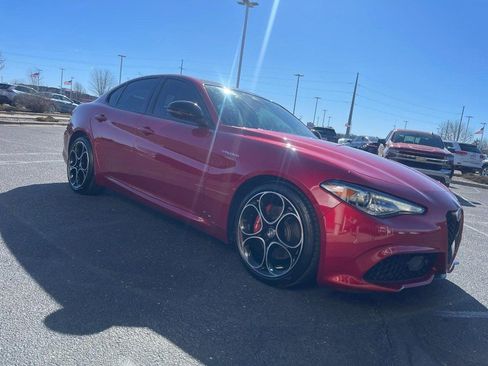 Used 2022 Alfa Romeo Giulia Veloce image 2