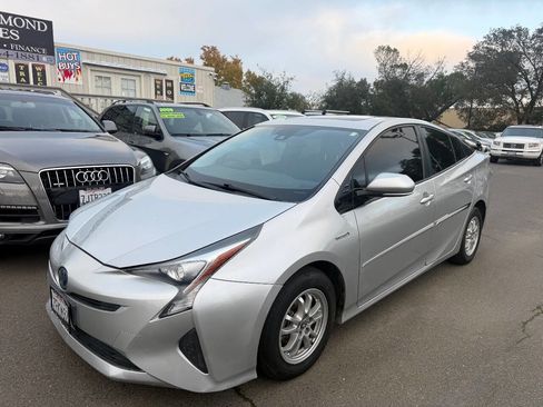 Used 2016 Toyota Prius Four Touring image 4
