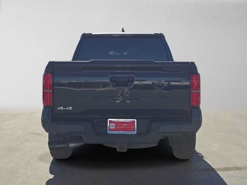 Certified 2025 Toyota Tacoma SR5 AWD/4WD image 4