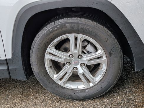 Used 2024 GMC Terrain SLE FWD image 10