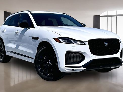 Used 2025 Jaguar F-PACE R-Dynamic S image 3