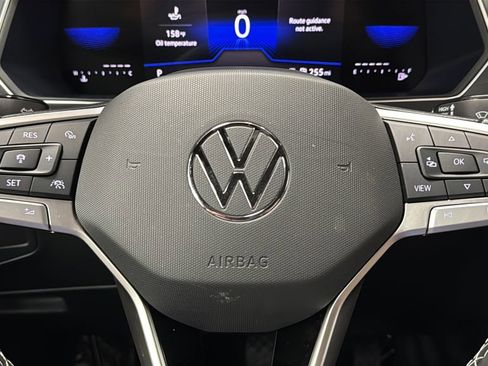 Used 2024 Volkswagen Tiguan SE AWD/4WD image 16