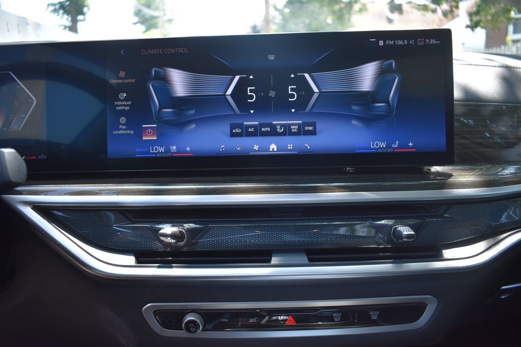 Used 2025 BMW X7 xDrive40i AWD/4WD image 18
