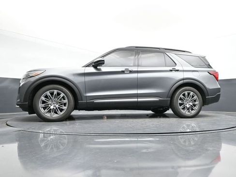 Certified 2025 Ford Explorer Platinum image 19