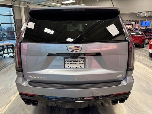 Used 2025 Cadillac Escalade ESV V image 47