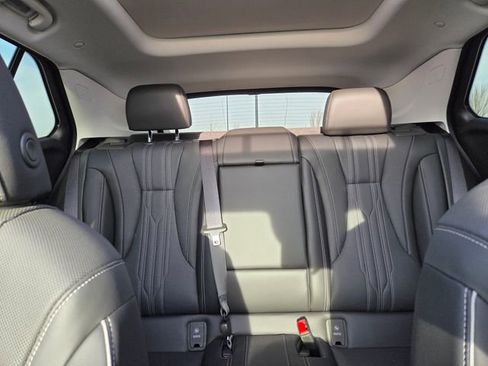 Used 2024 Buick Envision Avenir image 35