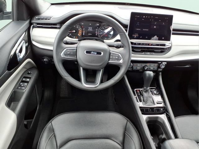 Used 2025 Jeep Compass Limited AWD/4WD image 17