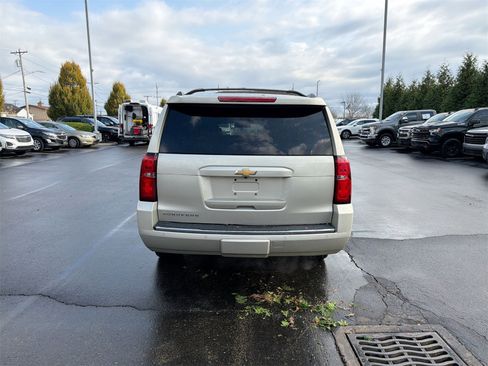 Used 2016 Chevrolet Suburban LTZ image 7