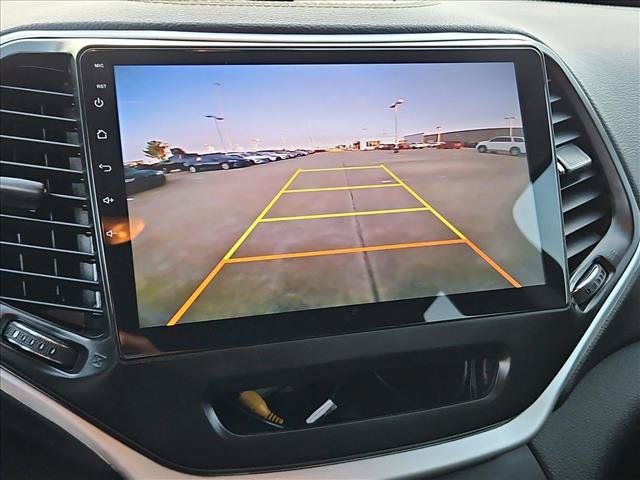 Used 2018 Jeep Cherokee Latitude FWD image 14