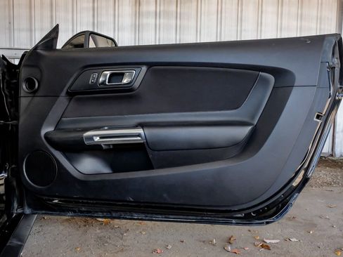 Used 2019 Ford Mustang Coupe image 38