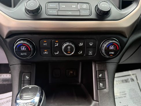 Used 2017 GMC Acadia Denali w/ Technology Package AWD/4WD image 28
