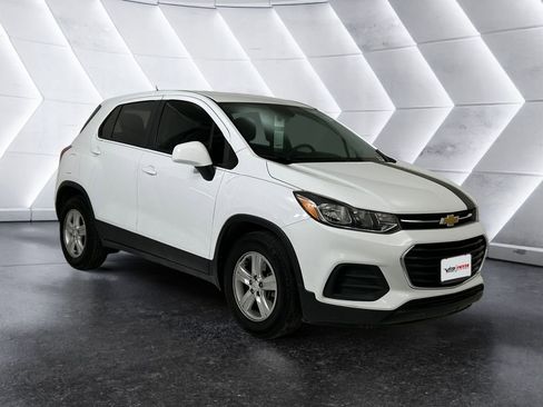 Used 2021 Chevrolet Trax LS w/ Tint and Cruise Package FWD image 1