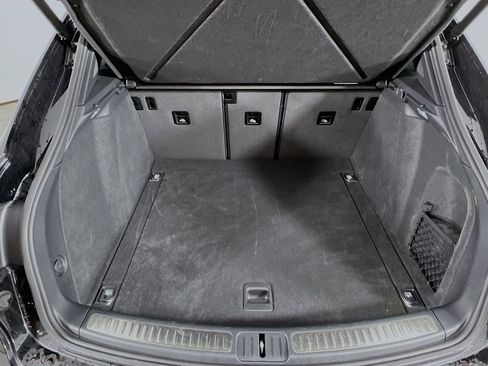 Certified 2025 Porsche Macan AWD/4WD image 28