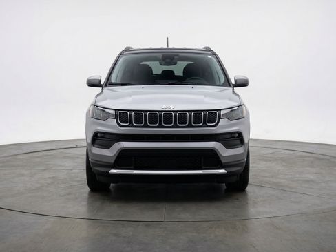 Used 2025 Jeep Compass Limited AWD/4WD image 2