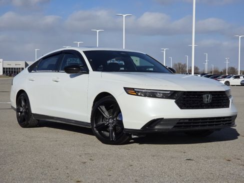 Used 2023 Honda Accord Sport image 2