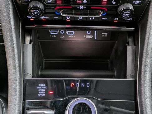 Used 2023 Jeep Grand Cherokee 4x4 image 28