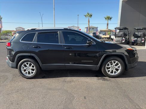 Used 2015 Jeep Cherokee Latitude w/ Cold Weather Group AWD/4WD image 6