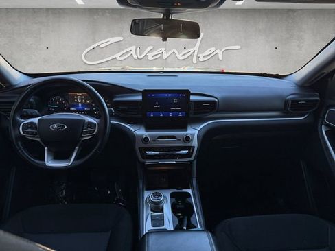 Used 2022 Ford Explorer XLT image 11