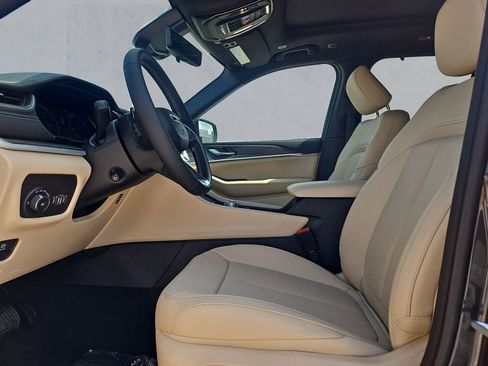 New 2025 Jeep Grand Cherokee Limited w/ Luxury Tech Group II image 9