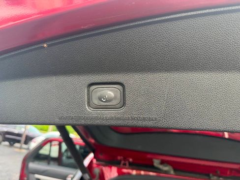 Used 2017 Ford Explorer XLT w/ Equipment Group 202A AWD/4WD image 18