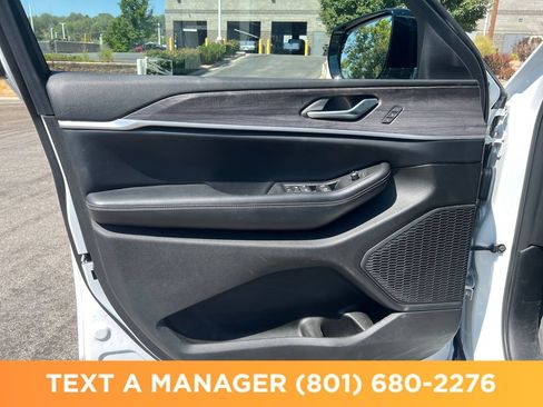 Used 2023 Jeep Grand Cherokee L Limited AWD/4WD image 10