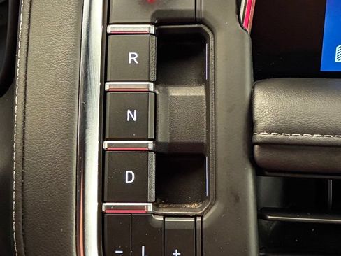 Used 2023 Chevrolet Tahoe Z71 w/ Z71 Off-Road Package AWD/4WD image 16