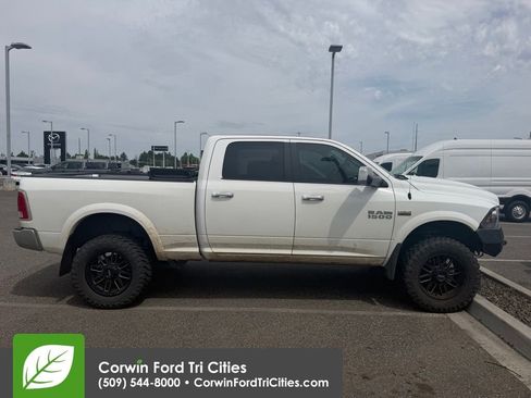 Used 2017 RAM 1500 Laramie w/ Convenience Group AWD/4WD image 11