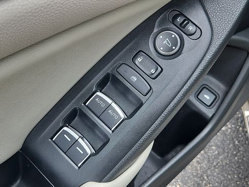 Used 2018 Honda Accord Touring image 17