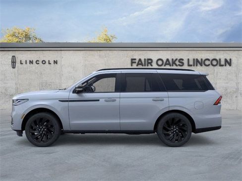 New 2025 Lincoln Navigator Reserve w/ Jet Appearance Package image 3